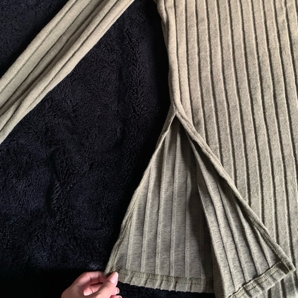 LOUNGE SET - Split Hem long sleeve shirt & flared leggings (army green) - Picture 2 of 4